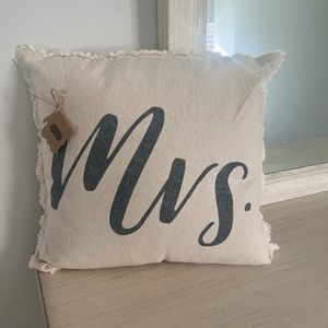 Mud Pie Mrs. Pillow